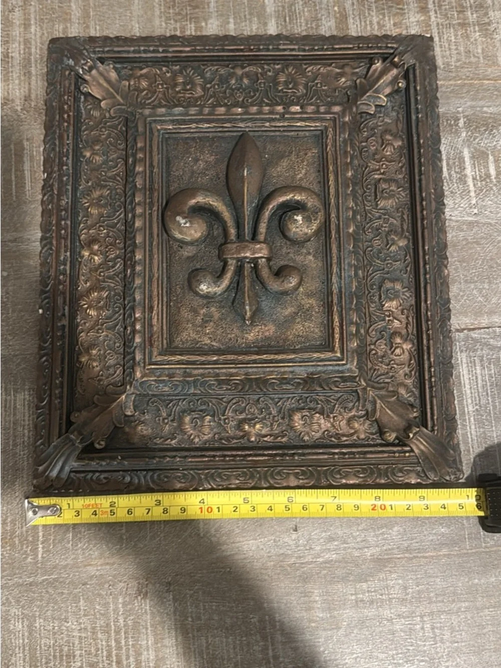 N/A decorative fleur